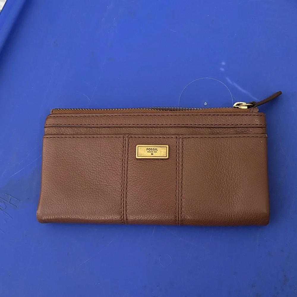 Fossil Brown Leather Zip Wallet